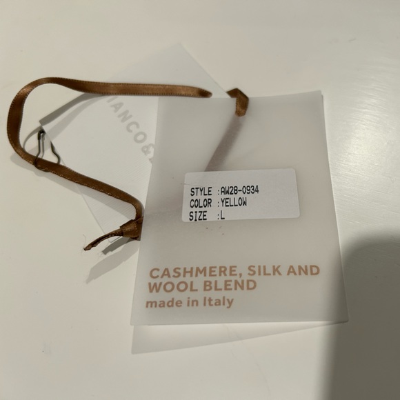 Bianco & Blu Made in Italy Sweater - Picture 4 of 4